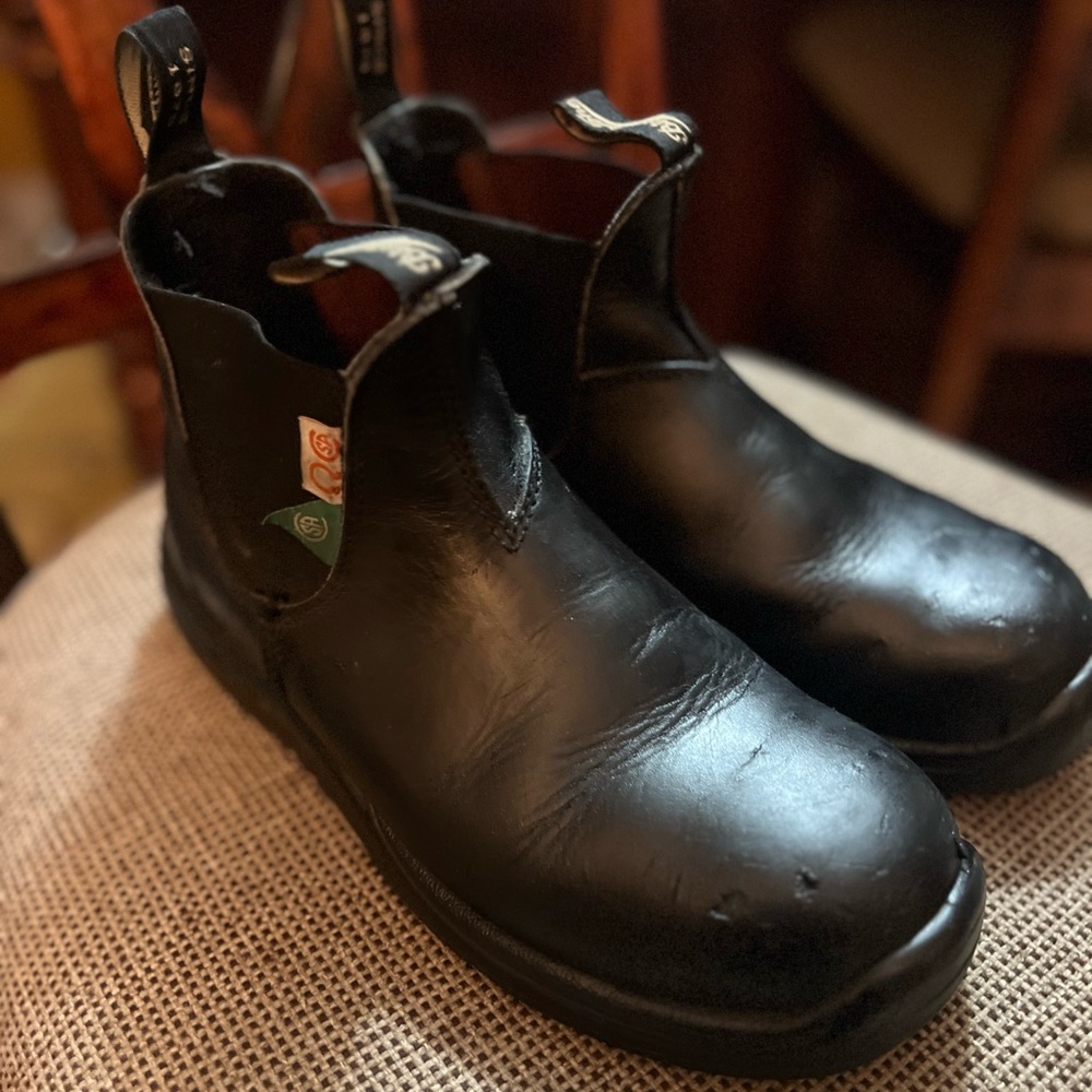 Blundstone CSA Approved Size 7.5 - Picture 2 of 8